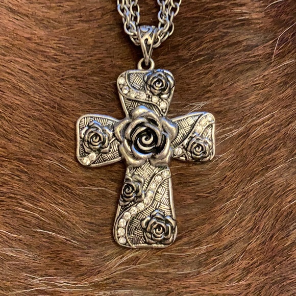 Cross & Rose Necklace & Earrings - Picture 2 of 3